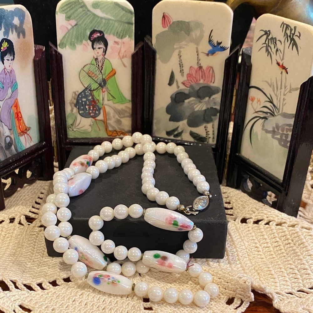 Elegant White  Art glass Beaded Necklace
